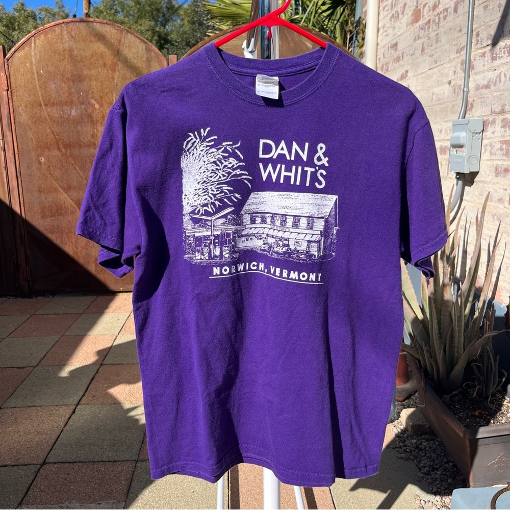 Dan&Whits Norwich Vermont Purple TShirt - Size Medium - Gildan